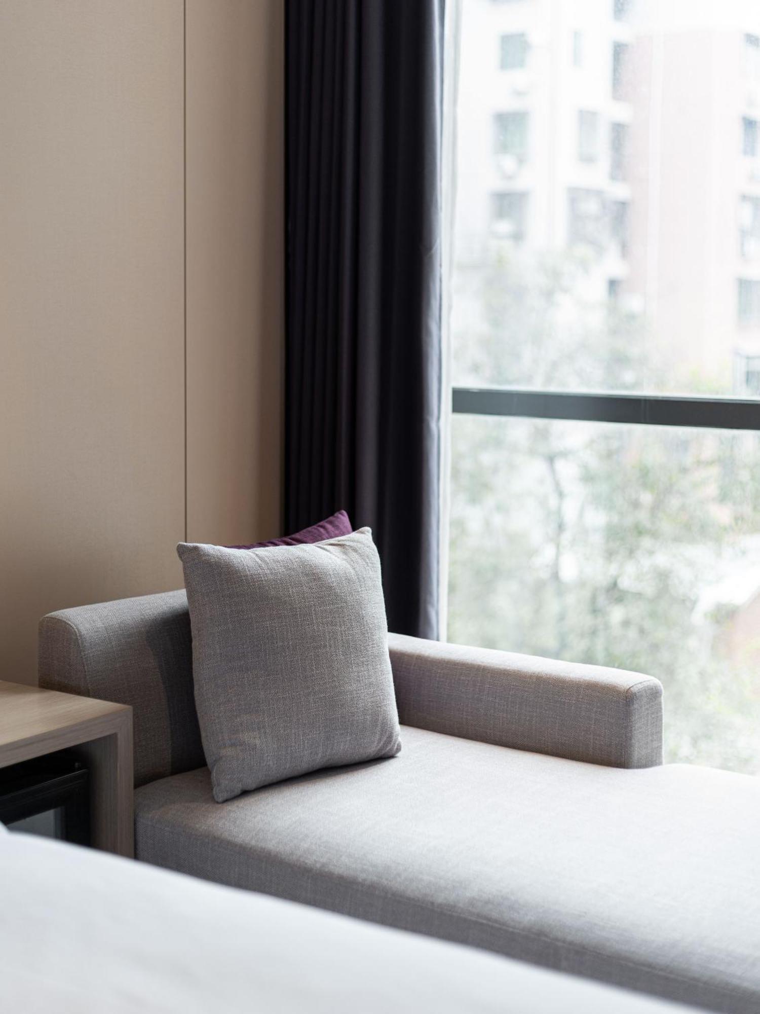 Lavande International Hotel Guangzhou Taikoo Hui Square Shipaiqiao Metro Station Branch - Free Shuttle Bus To Canton Fair Complex During Canton Fair Period & Free Vpn Internet Access Exterior photo